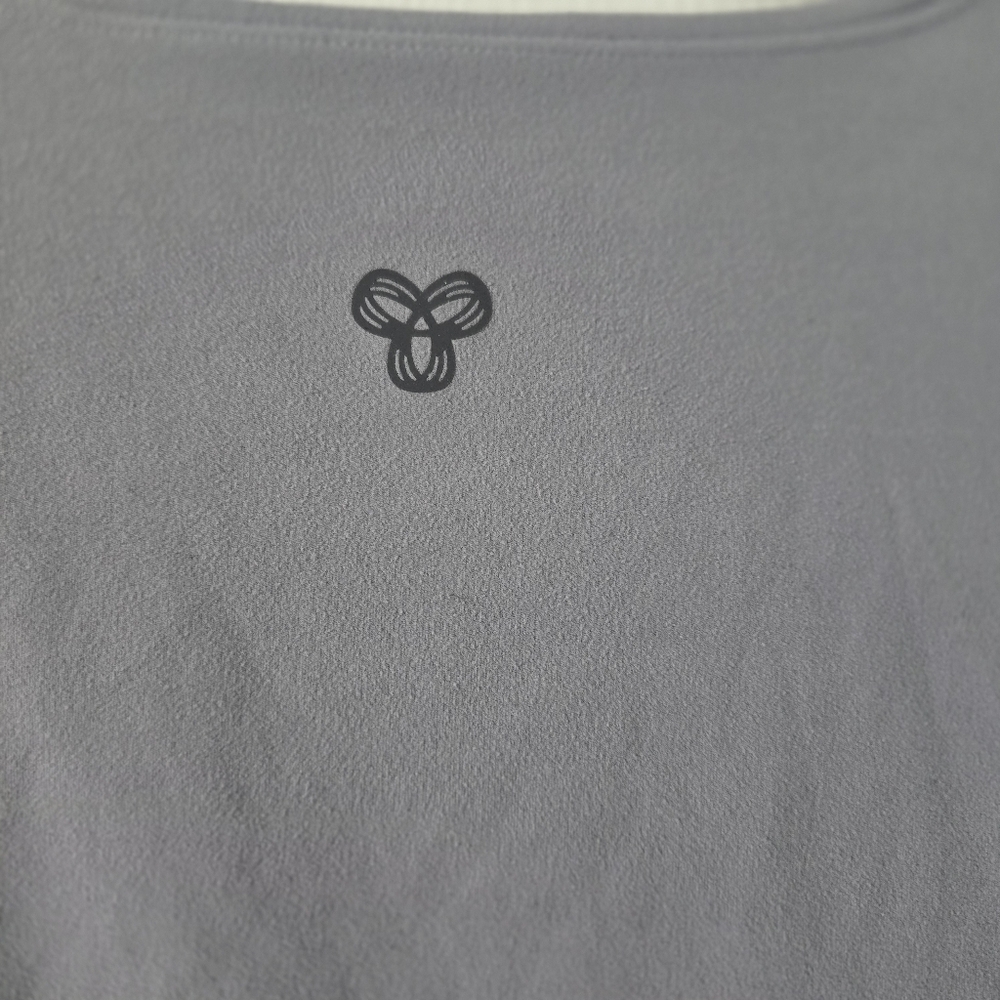 ARITZIA TNA Women's Gray Sleeveless Tank. - Picture 6 of 6